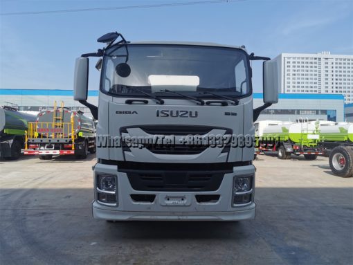 사우디 아라비아에서 판매 중인 6m 포그 캐논이 장착된 12타이어 Isuzu GIGA 30톤 워터 바우저 트럭