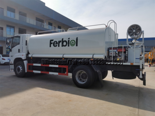 Camión de transporte de agua de 6 neumáticos Isuzu GIGA de 12 toneladas con cañón de niebla de 30 m a la venta en Arabia Saudita