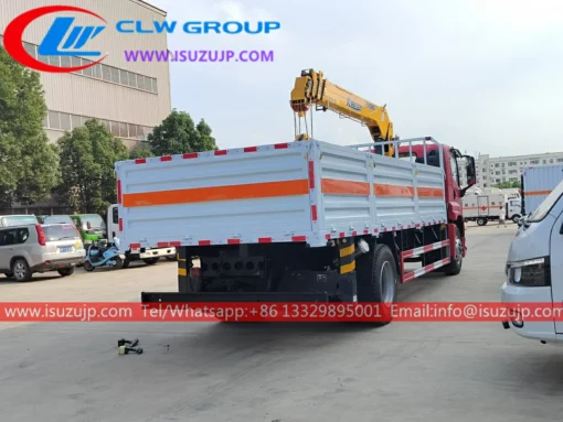 ISUZU GIGA 6T cargo lorry truck with crane