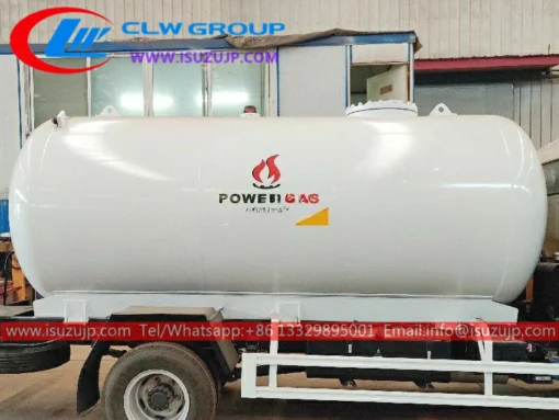 ISUZU NP Forward Camión cisterna de gas lpg de 2000 galones