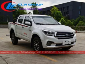 4WD Isuzu pickup tow hitch truck