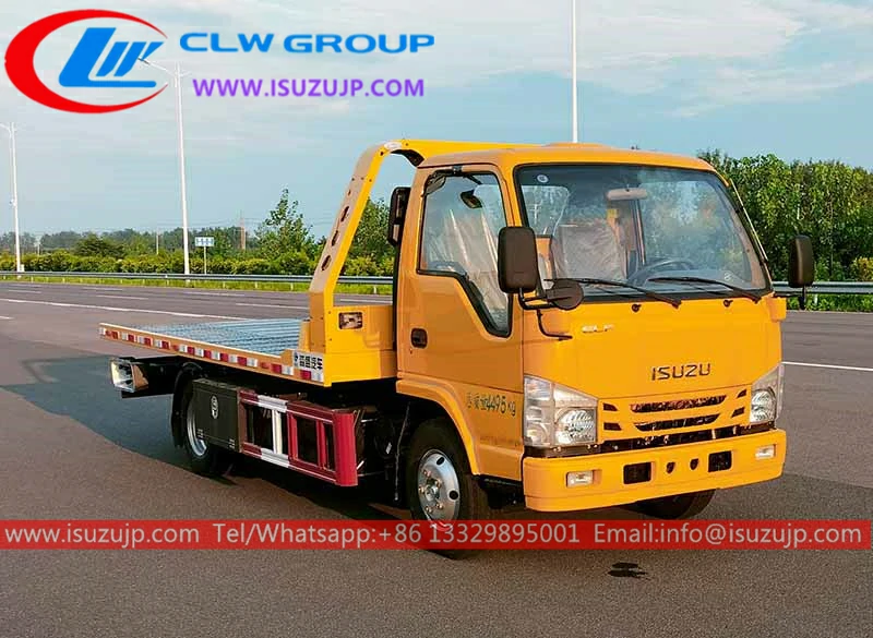 Isuzu 100P tow truck wheel lift