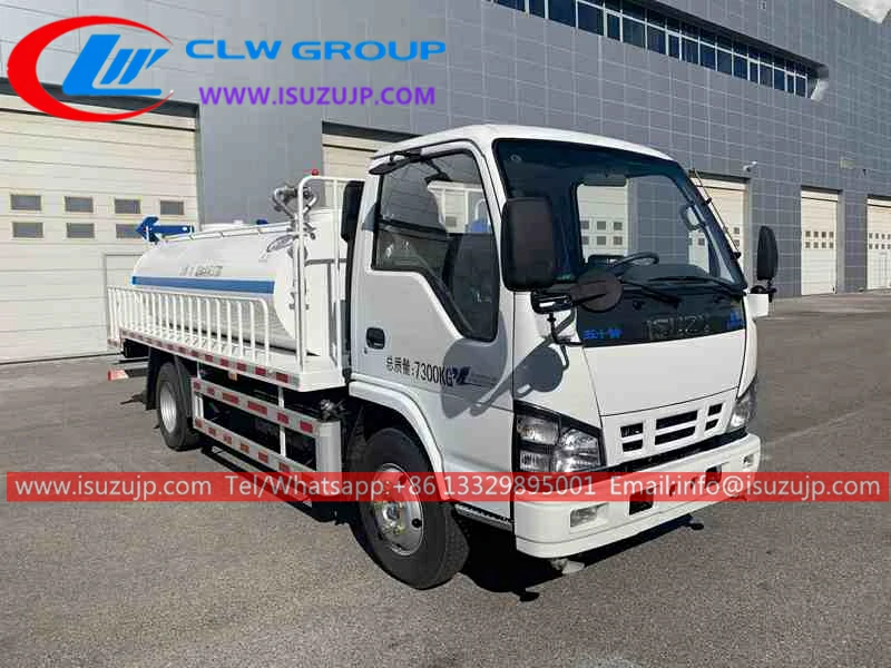 Isuzu 600P 4000kg water sprinkler truck in UAE